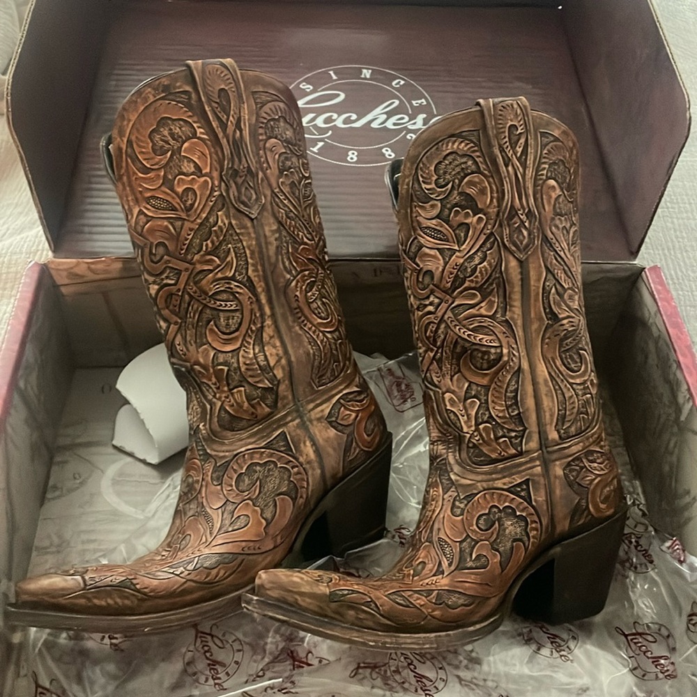 Lucchese Caramel & Tan Hand Tool Cruces